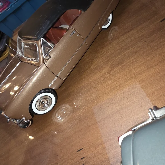 Classic Die-Cast Car Model Set - Blue, Brown, Maroon - Picture 7 of 8